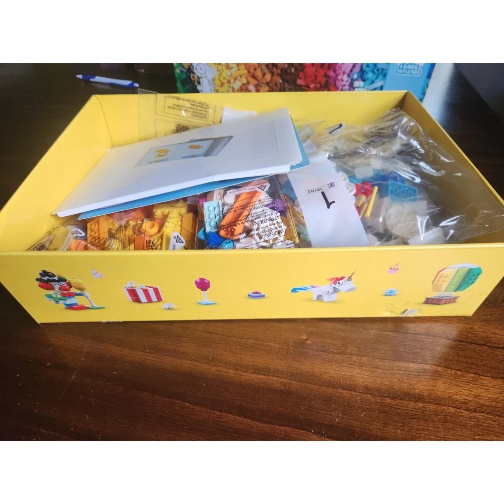 LEGO CLASSIC: Creative Party Box 11029 *New* Sealed bags* Read info. Retired!